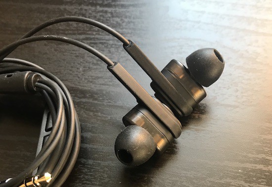 BlitzWolf BW-ES2 best wired ear buds close up