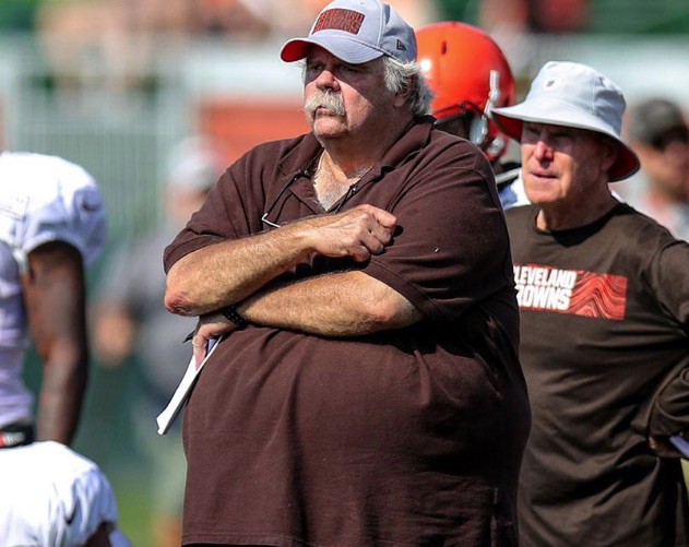 GIF: Cleveland Browns Offensive Line Coach Set Hut (Gut Movement) (Bob Wylie)